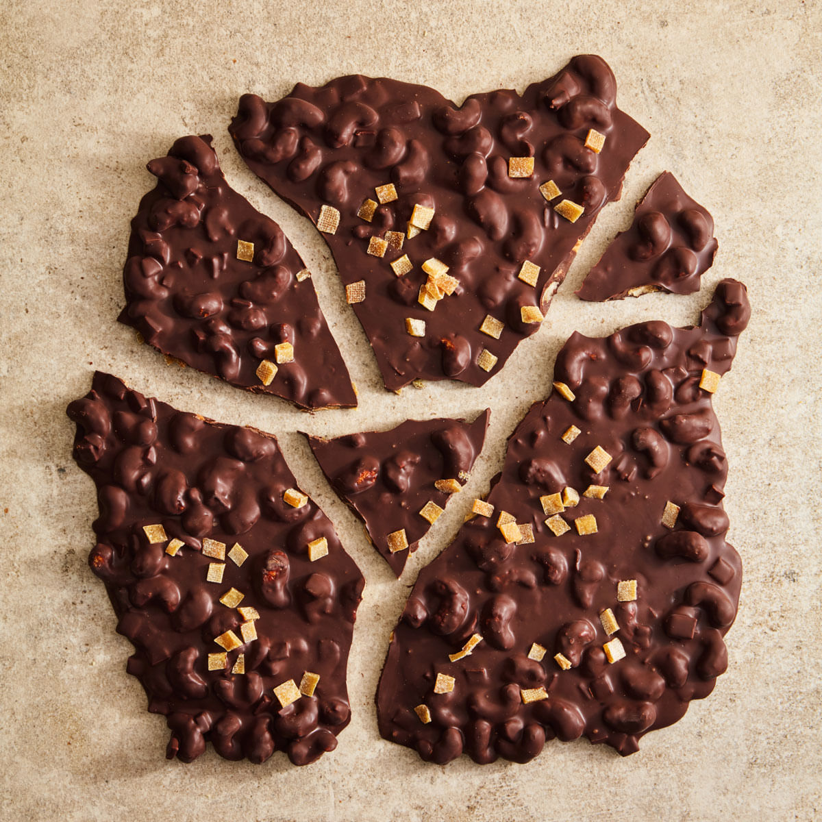 Chocolate Quebra Quebra de Cupuaçu com Castanha de Caju a Granel | 100g