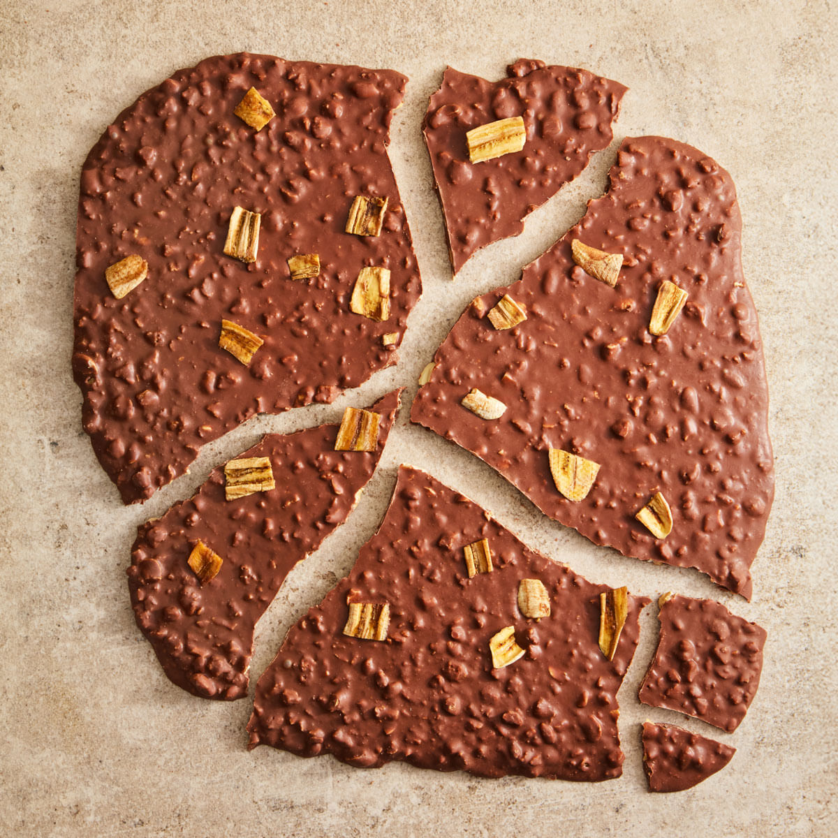 Chocolate Quebra Quebra Banana e Castanha de Caju Granel | 100g